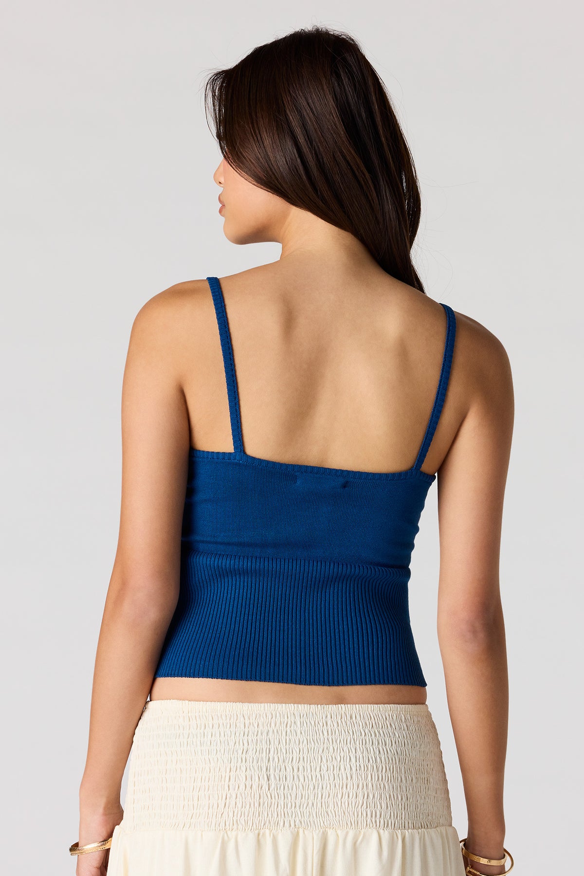 Vue alternative 2. Camisole en tricot côtelé et encolure ronde