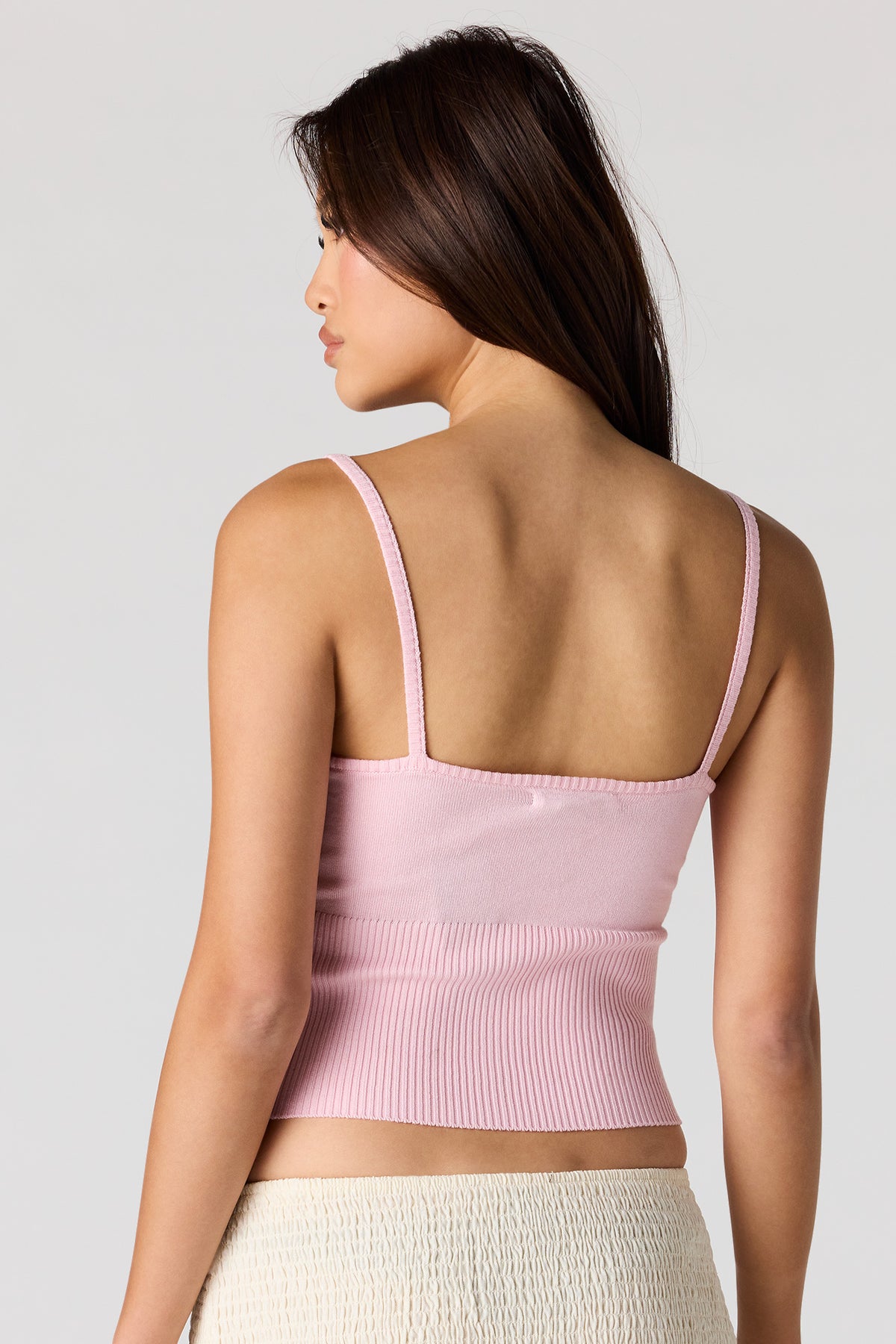 Vue alternative 2. Camisole en tricot côtelé et encolure ronde