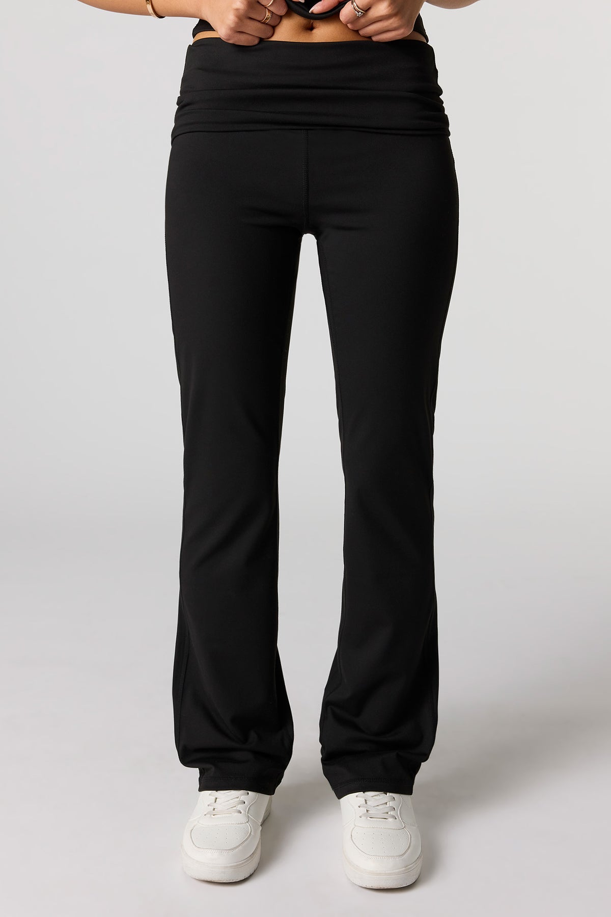 Vue alternative 2. Pantalon Active à jambe évasée avec taille repliée