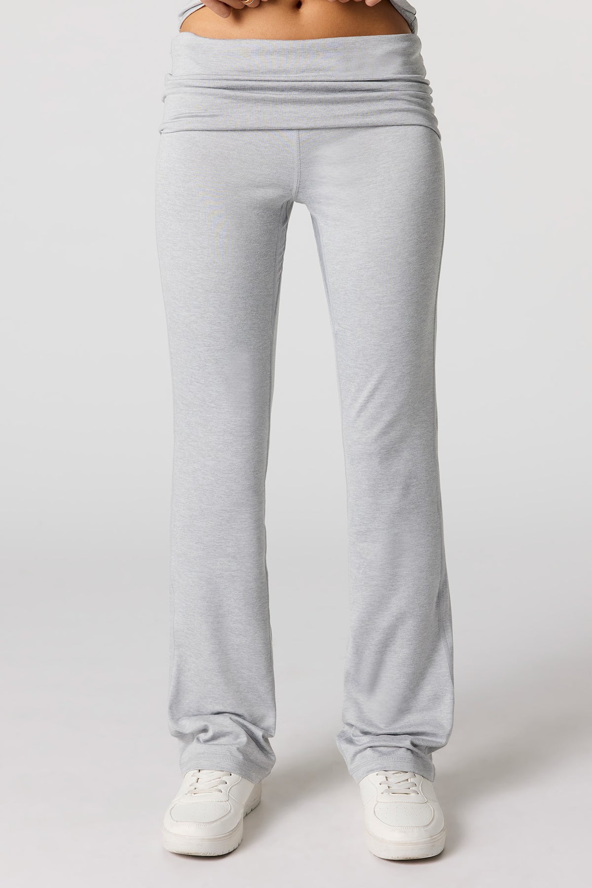Vue alternative 2. Pantalon Active à jambe évasée avec taille repliée