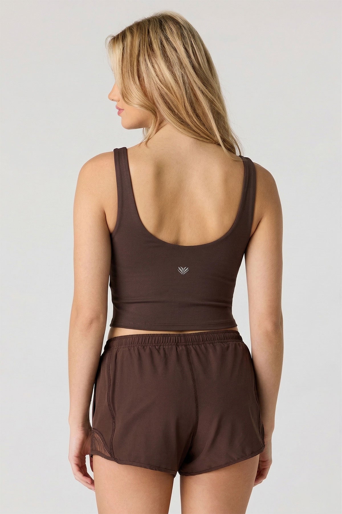 Vue alternative 2. Short Active avec poches à fermeture à glissière