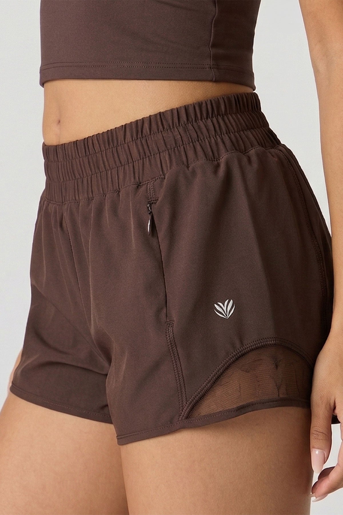 Vue alternative 4. Short Active avec poches à fermeture à glissière