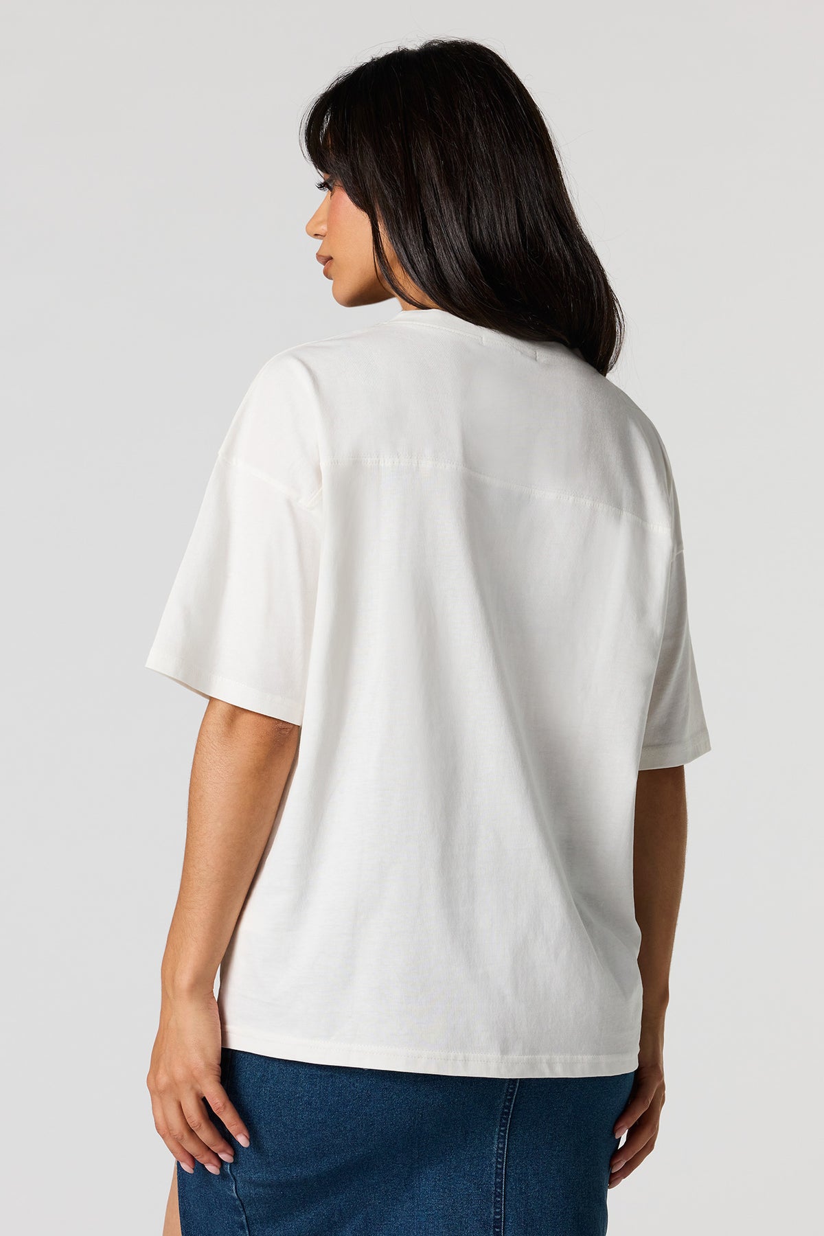 Vue alternative 2. T-shirt avec motif brodé New York et sergé et encolure en V