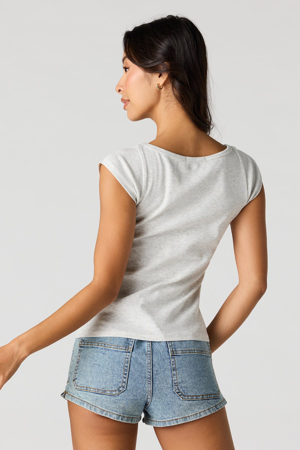 Vue alternative 2. T-shirt à imprimé avec encolure bateau