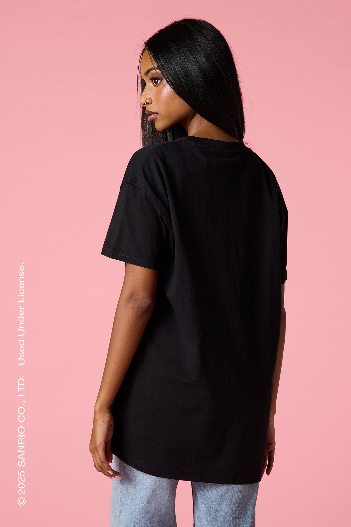 Vue alternative 2. T-shirt surdimensionné avec motif brodé Kuromi™