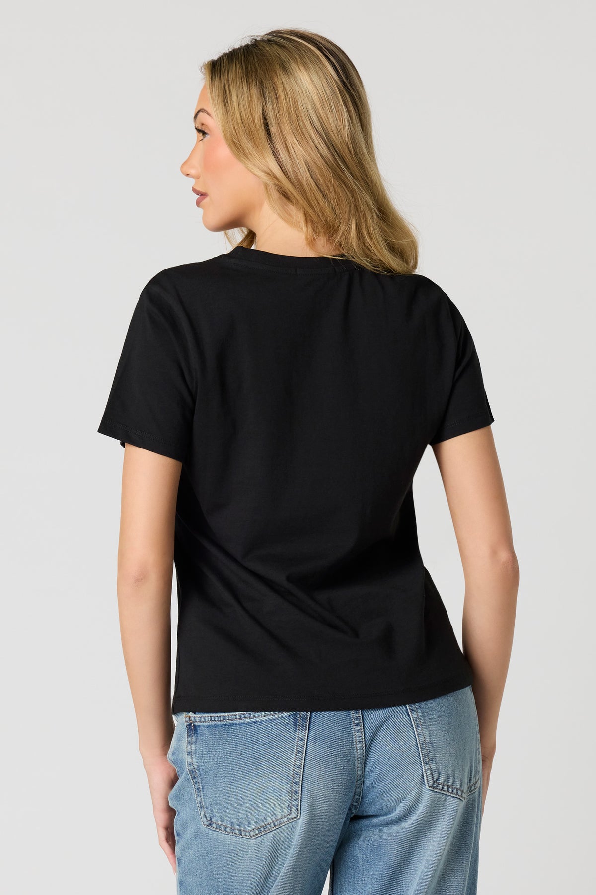 Alt View 2. Graphic T-Shirt - Black