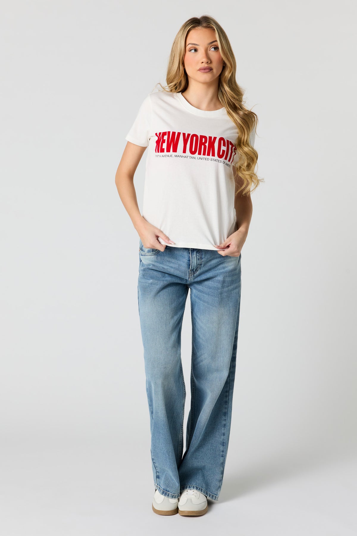 Alt View 3. Graphic T-Shirt - White
