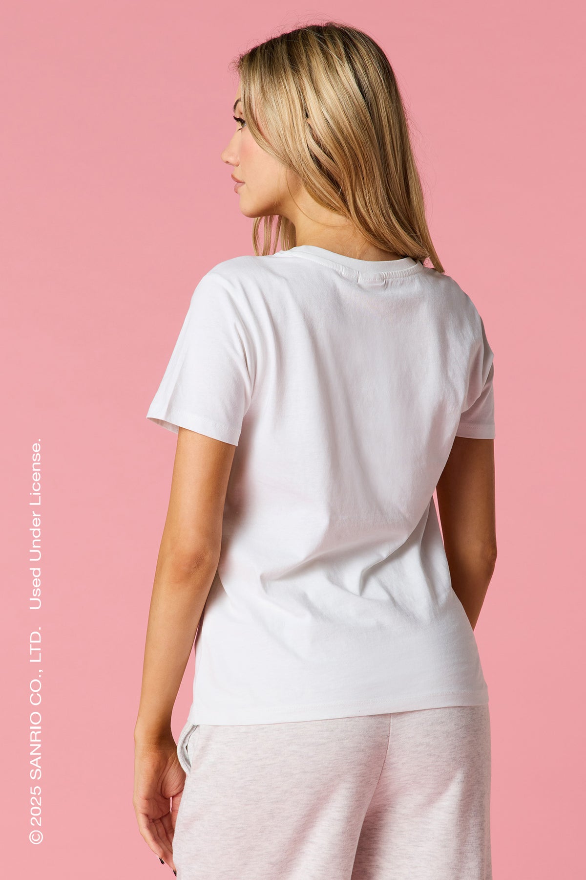 Vue alternative 2. T-shirt à imprimé Hello Kitty® avec pierres du Rhin