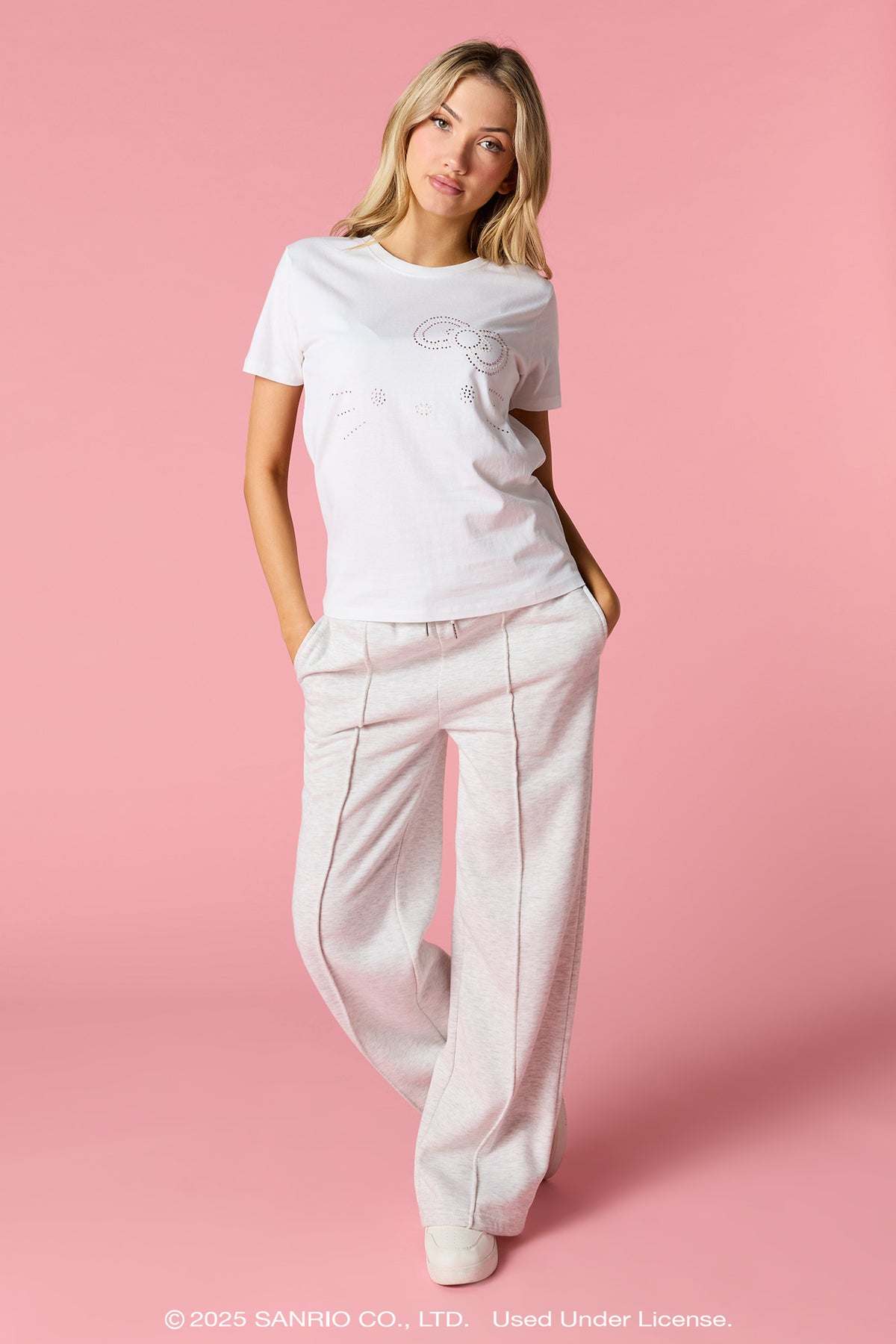 Vue alternative 3. T-shirt à imprimé Hello Kitty® avec pierres du Rhin
