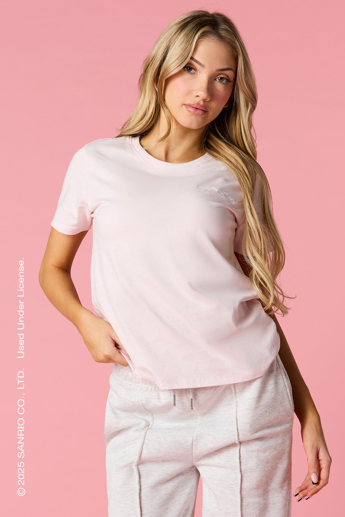 Vue alternative 2. T-shirt avec motif brodé Hello Kitty® avec pierres du Rhin