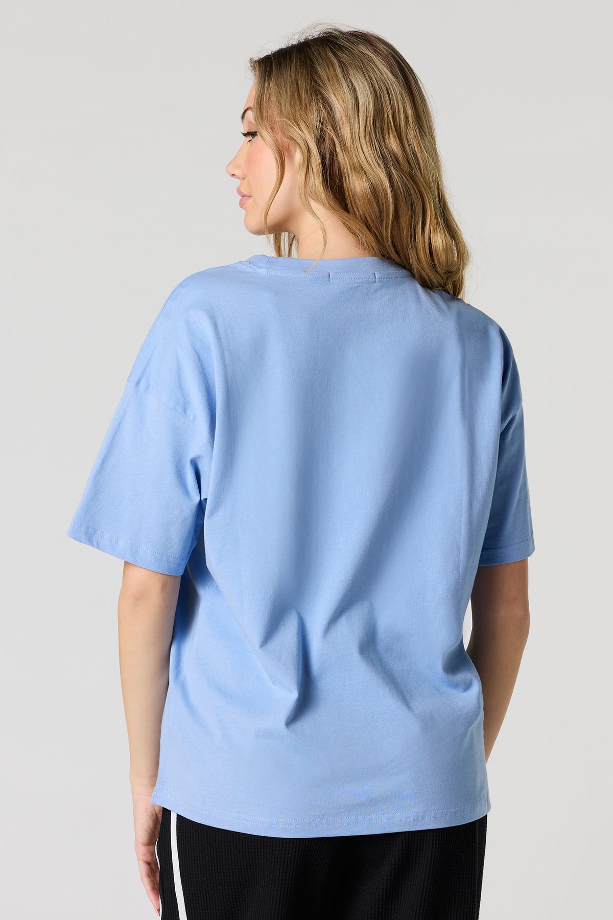 Alt View 2. Flower Graphic T-Shirt - Light Blue