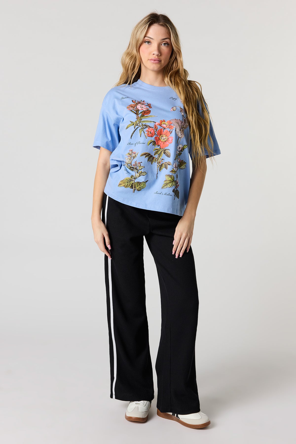 Alt View 3. Flower Graphic T-Shirt - Light Blue