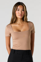 Maillot Contour à encolure carrée et manche courte