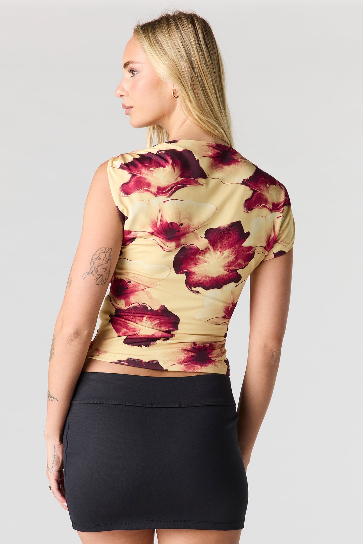Alt View 2. Contour Metal Cuff One Shoulder Top - Yellow