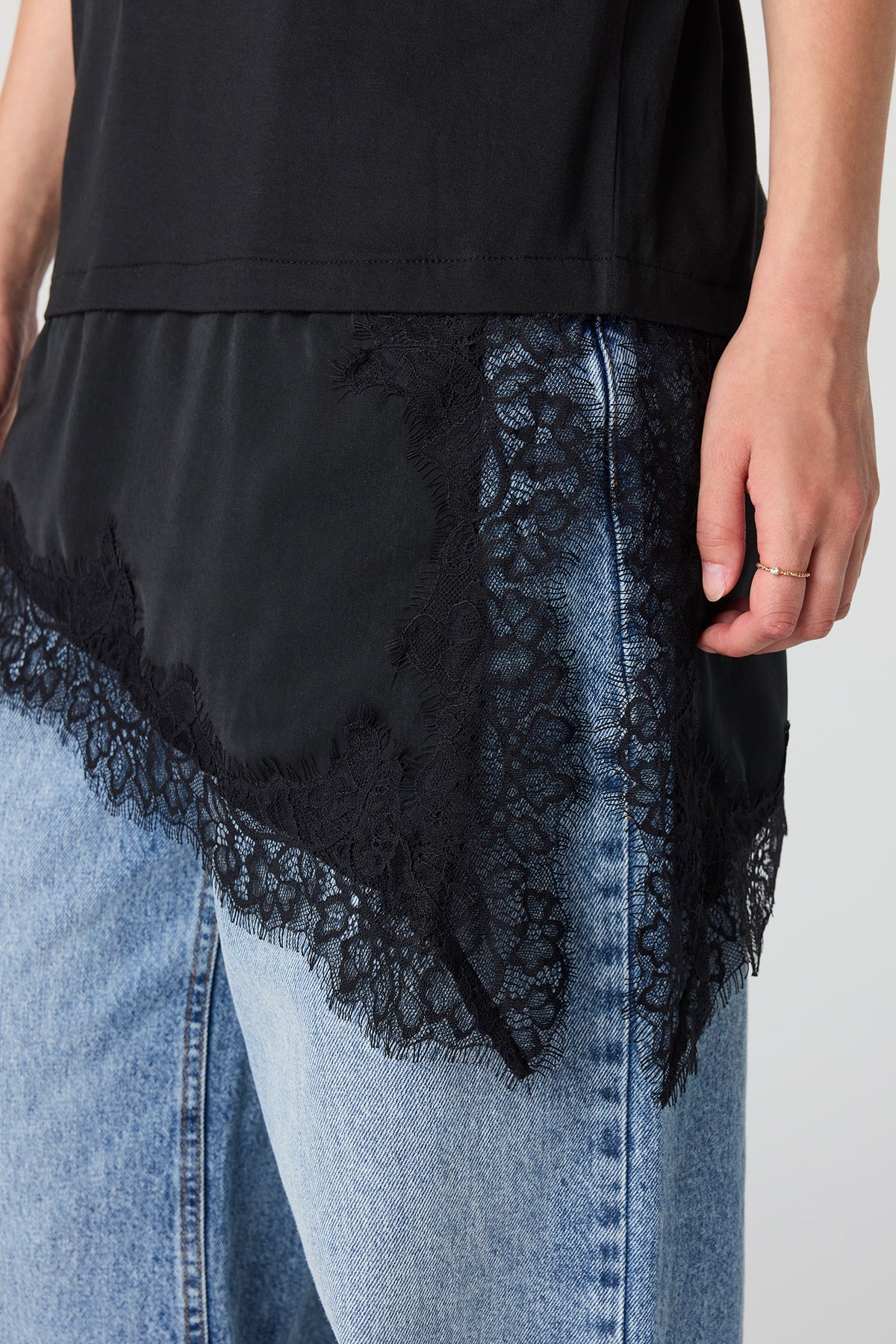 Alt View 4. Asymmetrical Lace Hem T-Shirt - Black