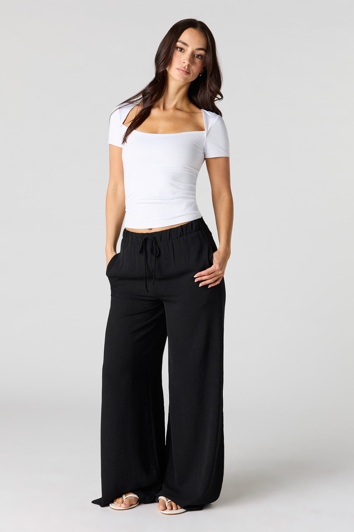 Alt View 3. Contour Scoop Neck T-Shirt - White