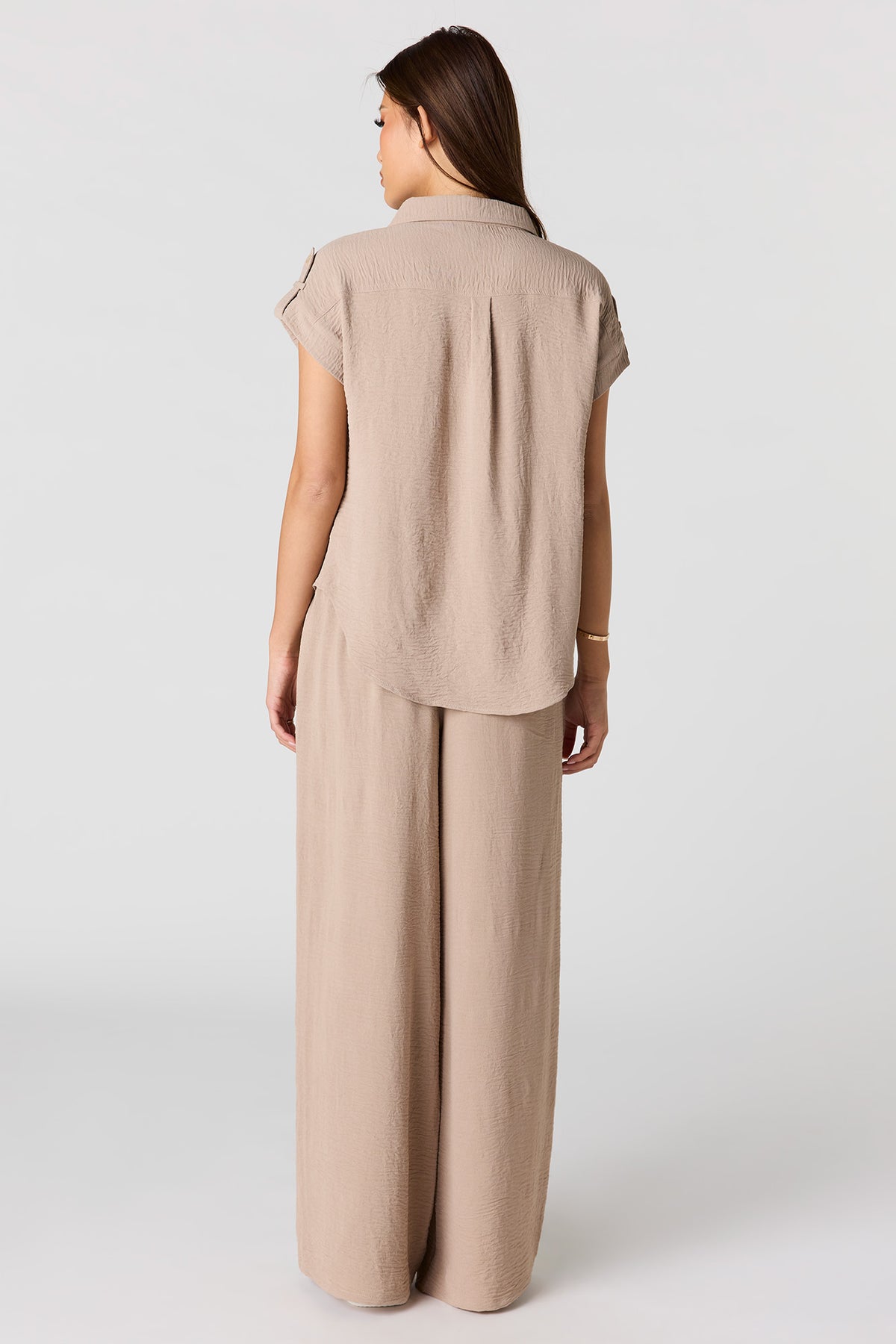 Vue alternative 3. Pantalon texturé à jambe large