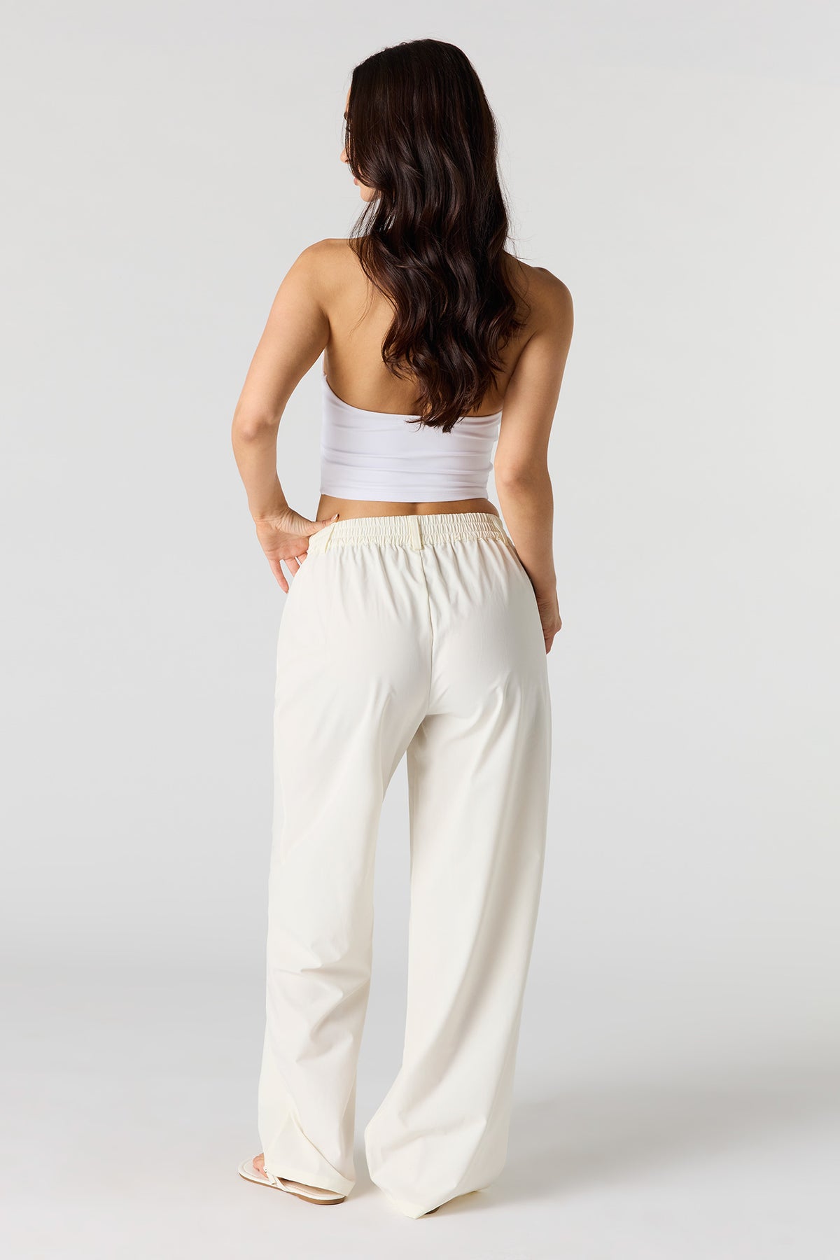 Vue alternative 3. Pantalon habillé à jambe large