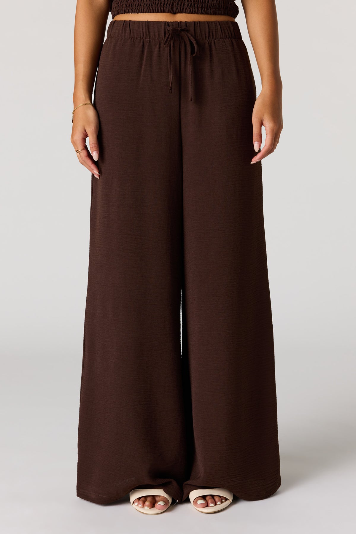 Vue alternative 2. Pantalon à jambe large avec taille coulissante