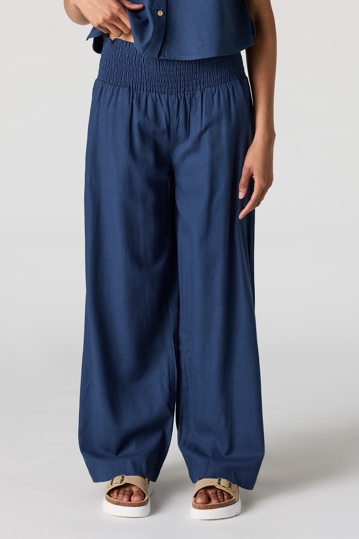 Alt View 2. Linen-Blend Wide Leg Pant - Navy