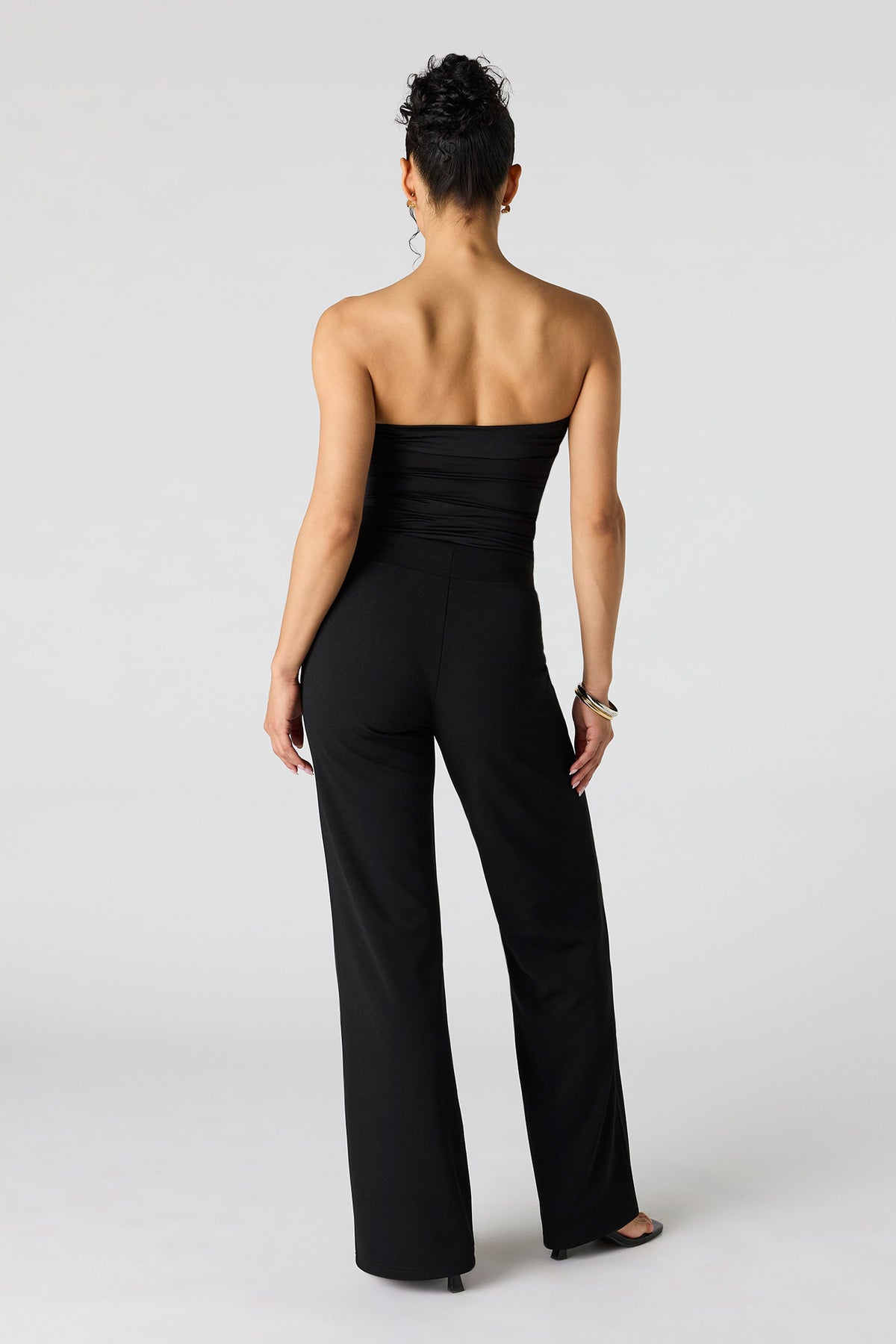 Vue alternative 3. Pantalon à jambe droite