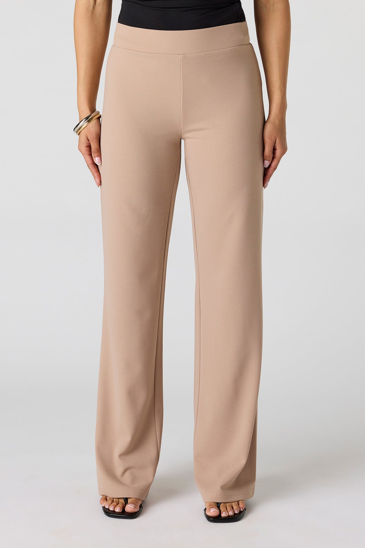 Vue alternative 2. Pantalon à jambe droite