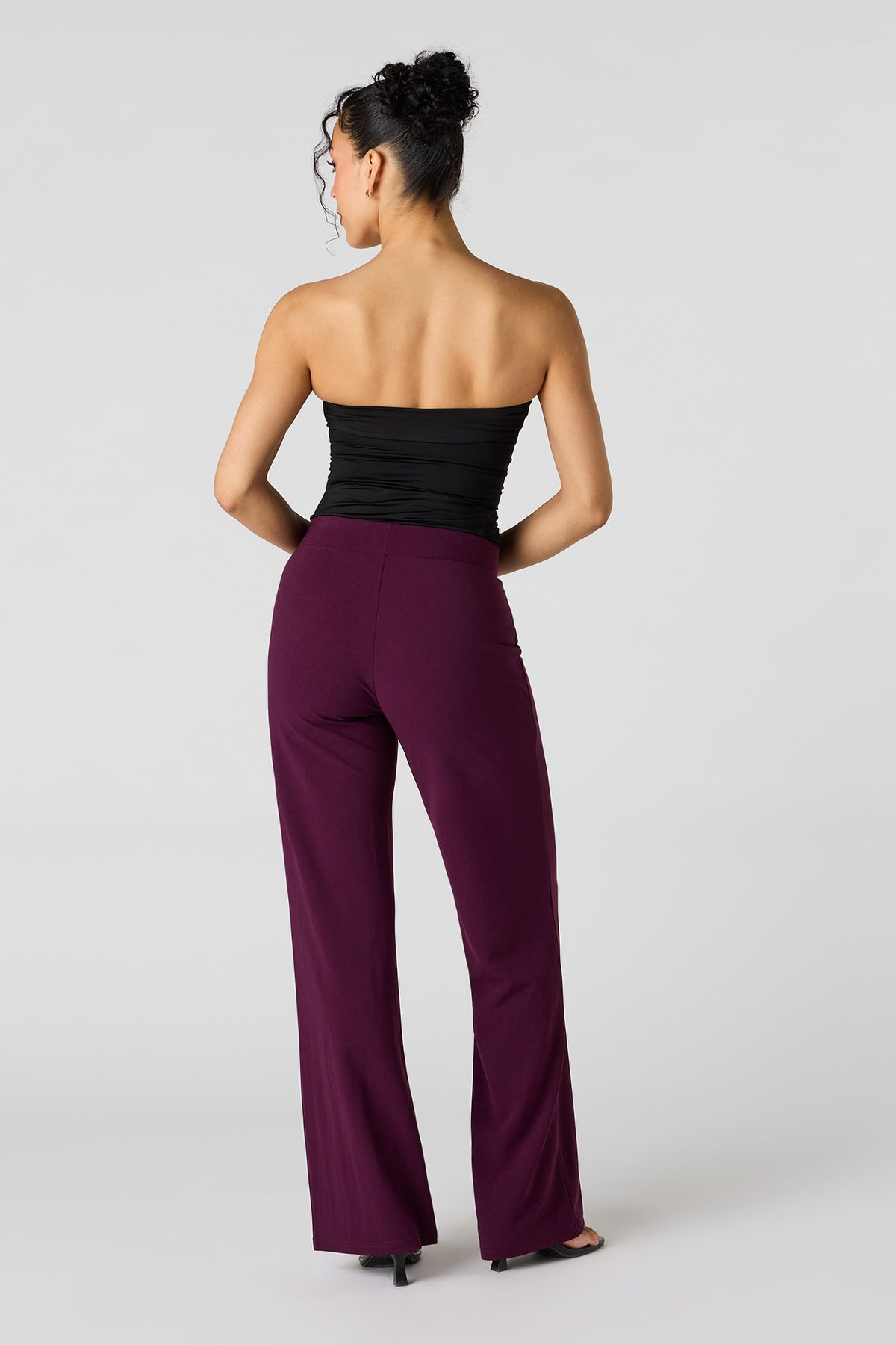 Vue alternative 3. Pantalon à jambe droite