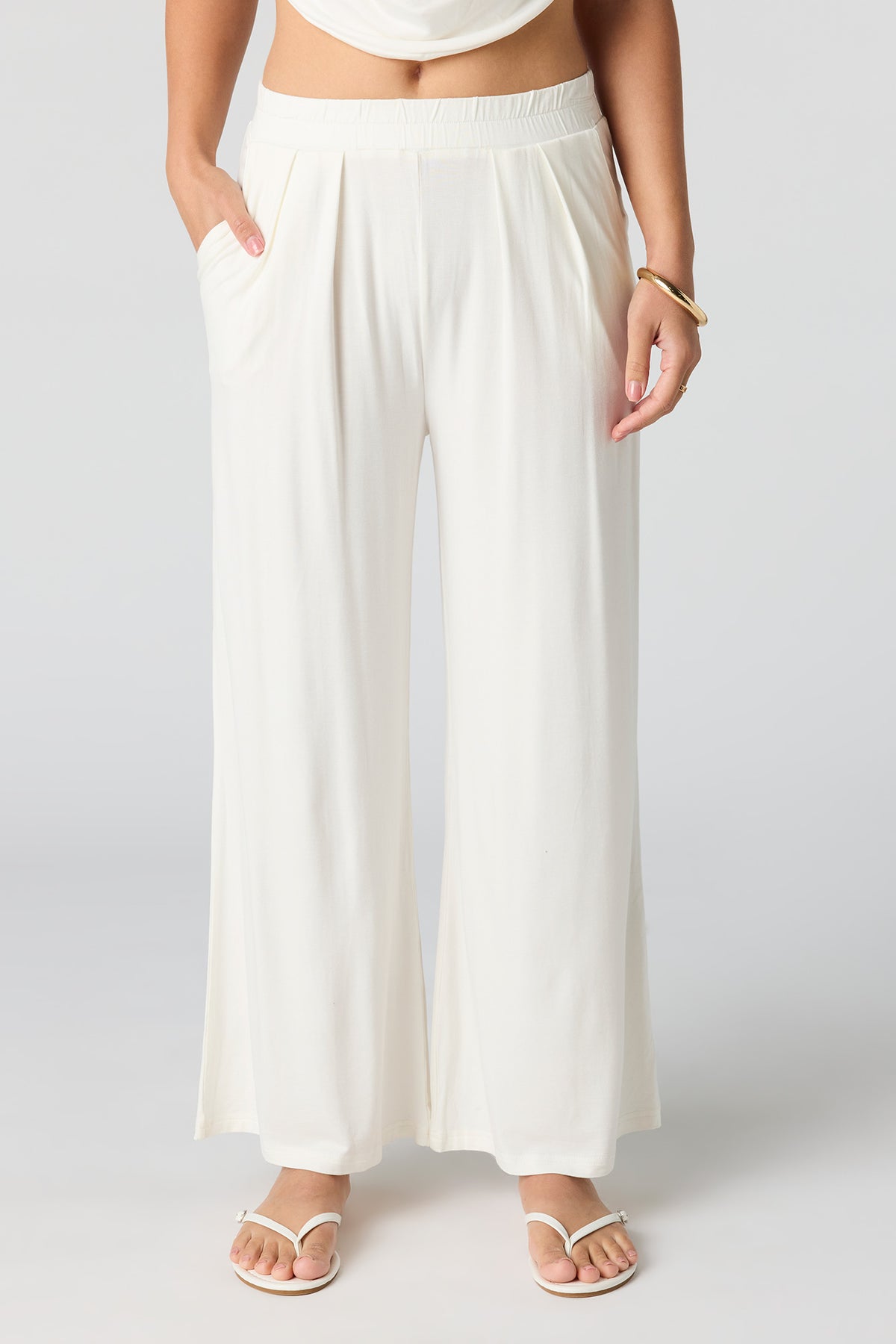 Vue alternative 2. Pantalon habillé à jambe large