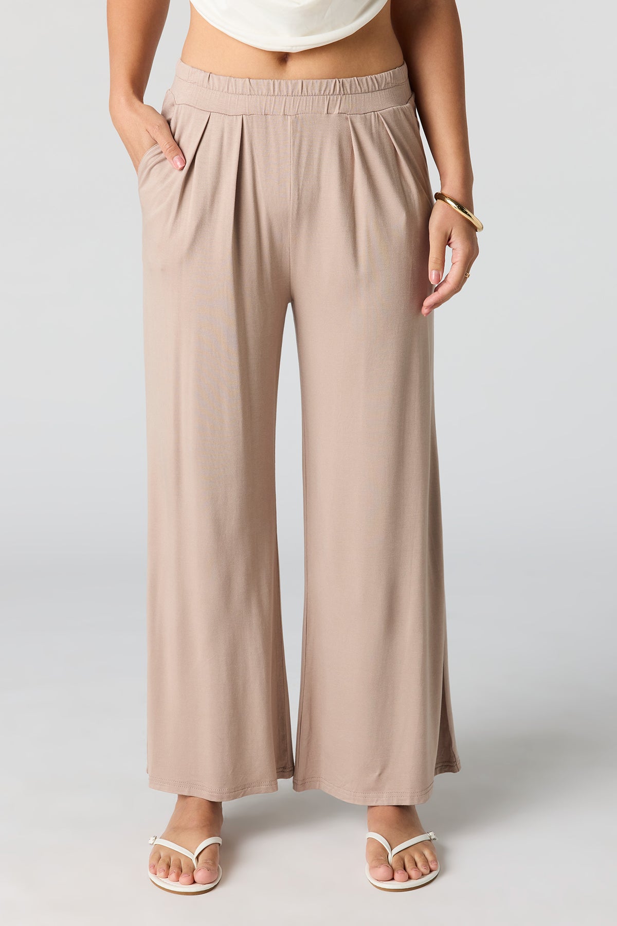 Vue alternative 2. Pantalon habillé à jambe large
