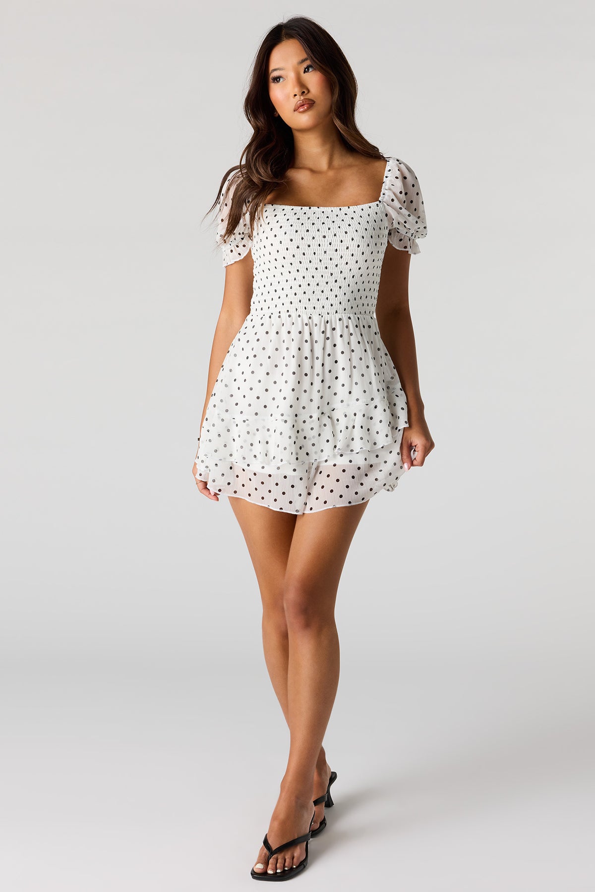 Vue alternative 3. Minirobe smockée en chiffon avec manches bouffantes
