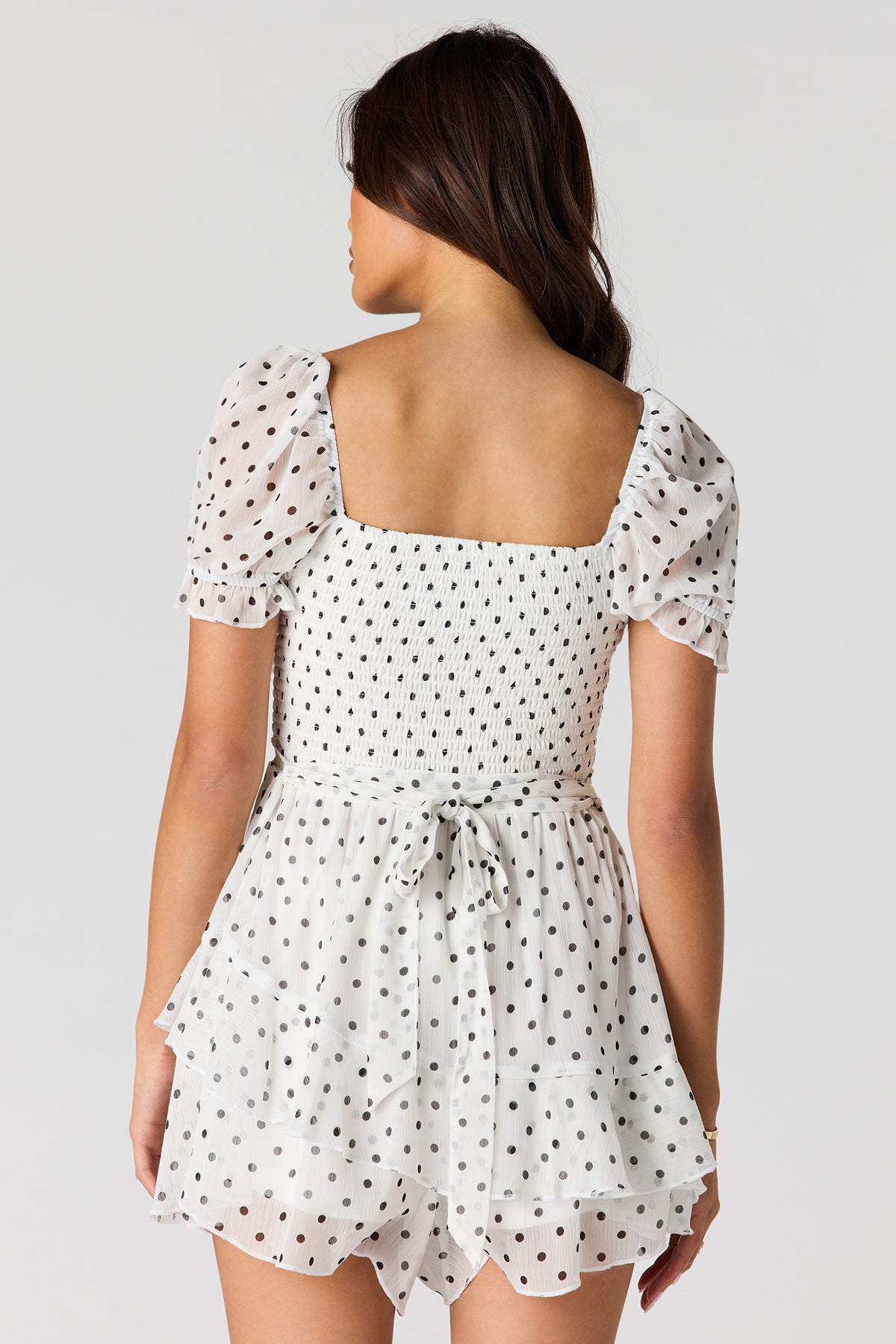 Vue alternative 2. Minirobe smockée en chiffon avec manches bouffantes