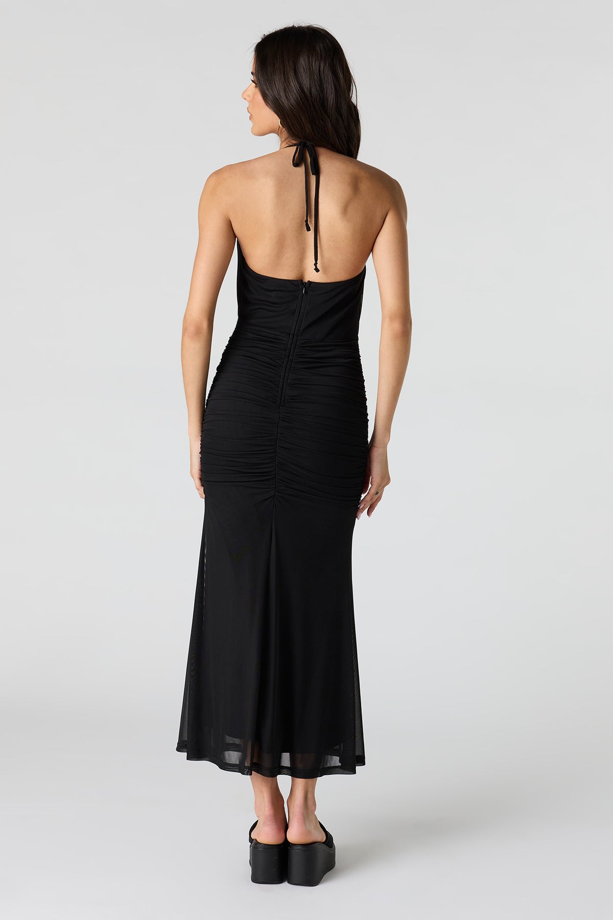 Vue alternative 3. Robe midi ruchée en filet à col châle