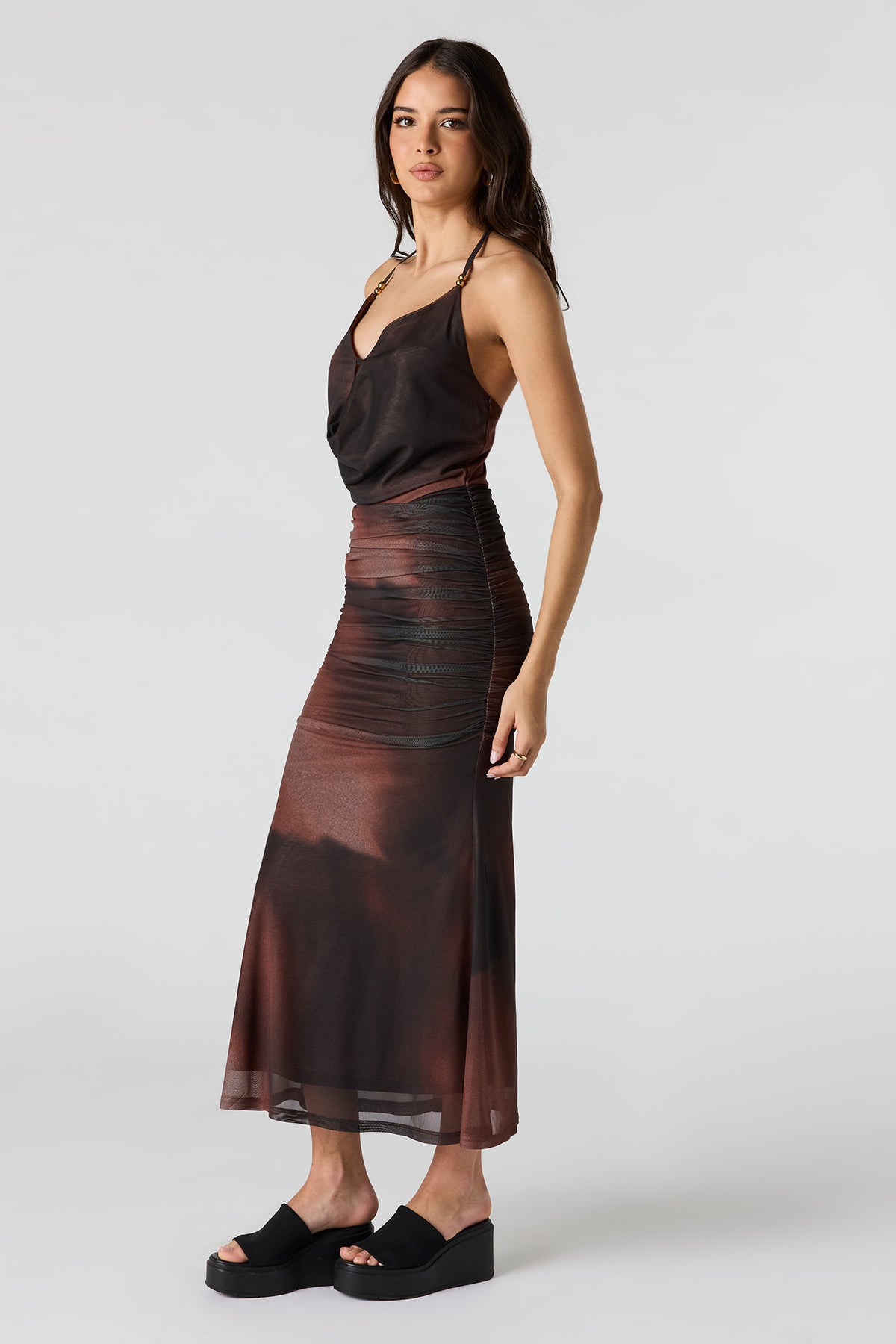 Vue alternative 2. Robe midi ruchée en filet à col châle