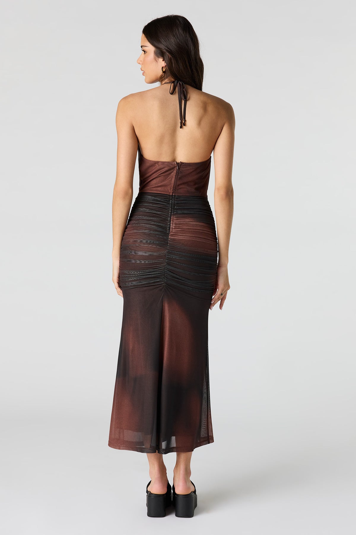 Vue alternative 3. Robe midi ruchée en filet à col châle