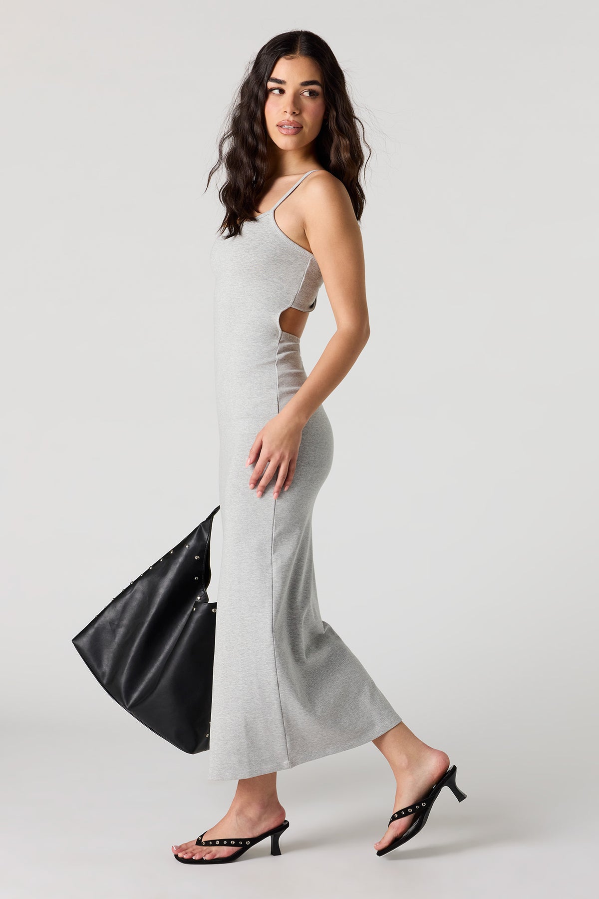 Vue alternative 2. Robe maxi avec découpes au dos et encolure dégagée