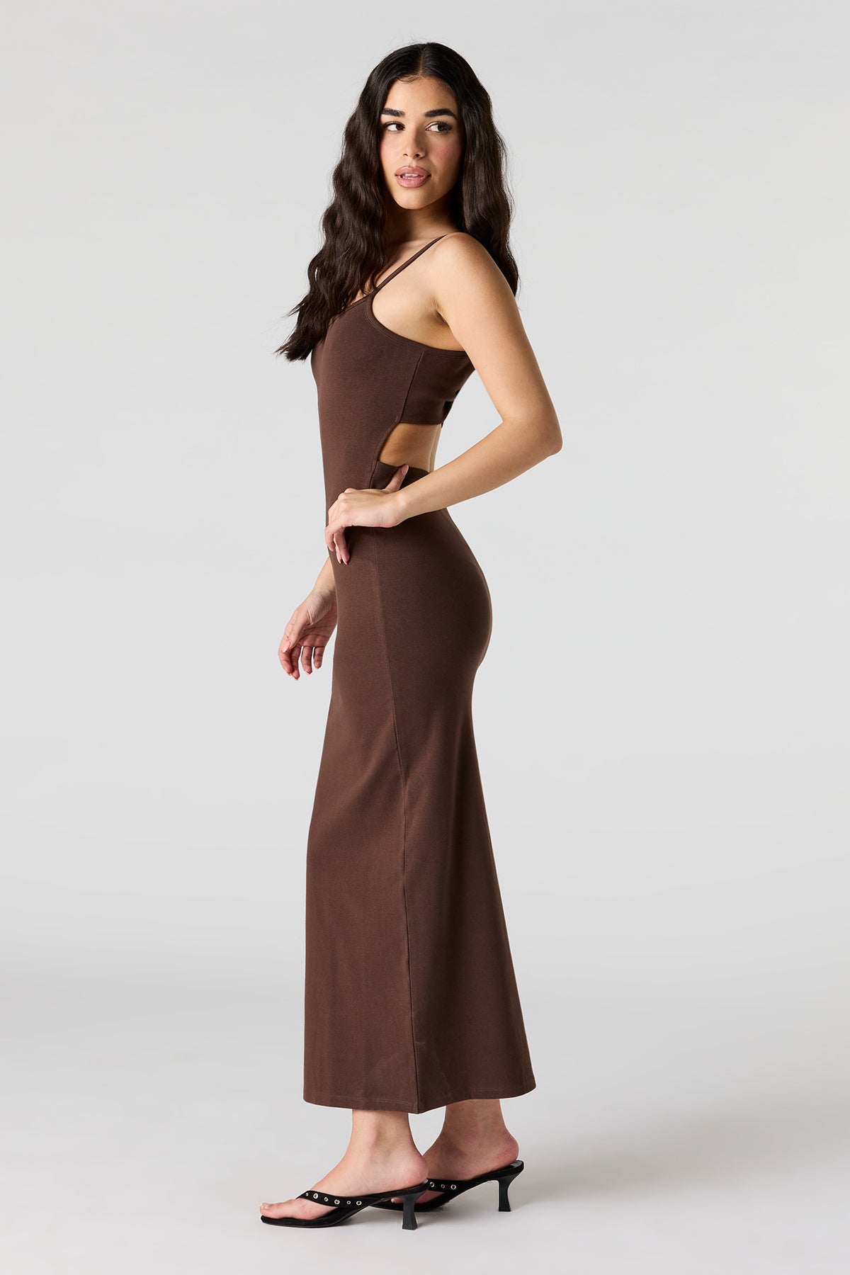Vue alternative 2. Robe maxi avec découpes au dos et encolure dégagée