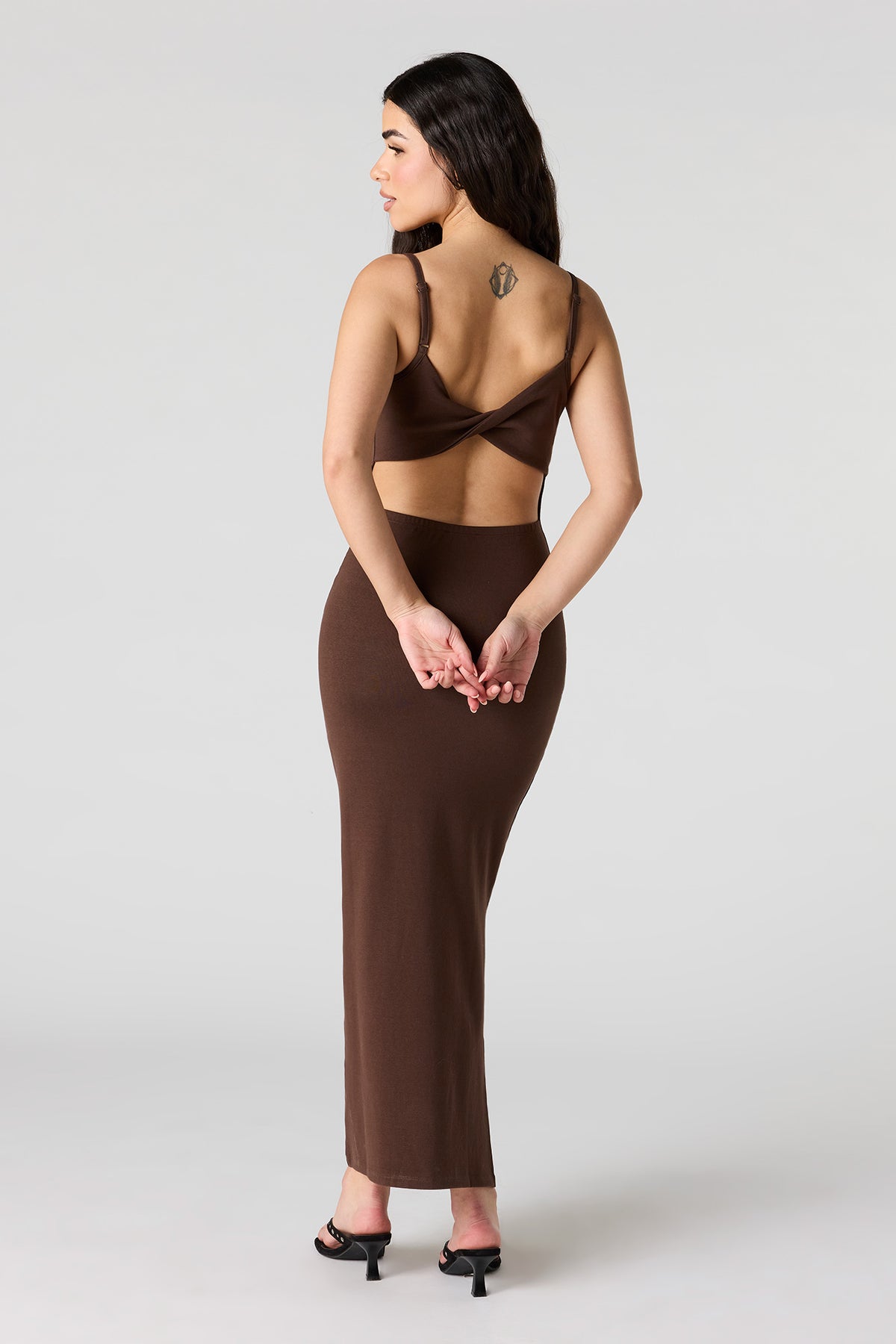 Vue alternative 3. Robe maxi avec découpes au dos et encolure dégagée