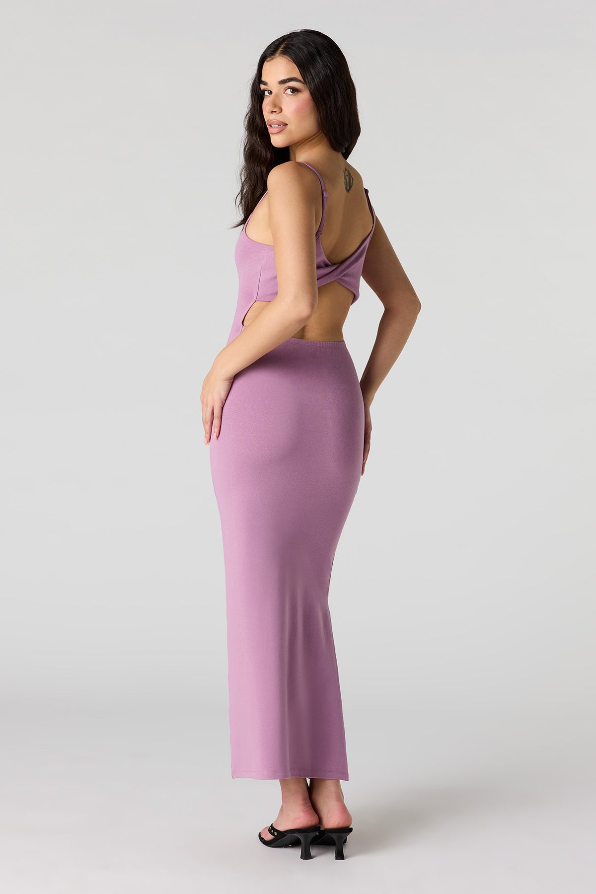 Vue alternative 3. Robe maxi avec découpes au dos et encolure dégagée
