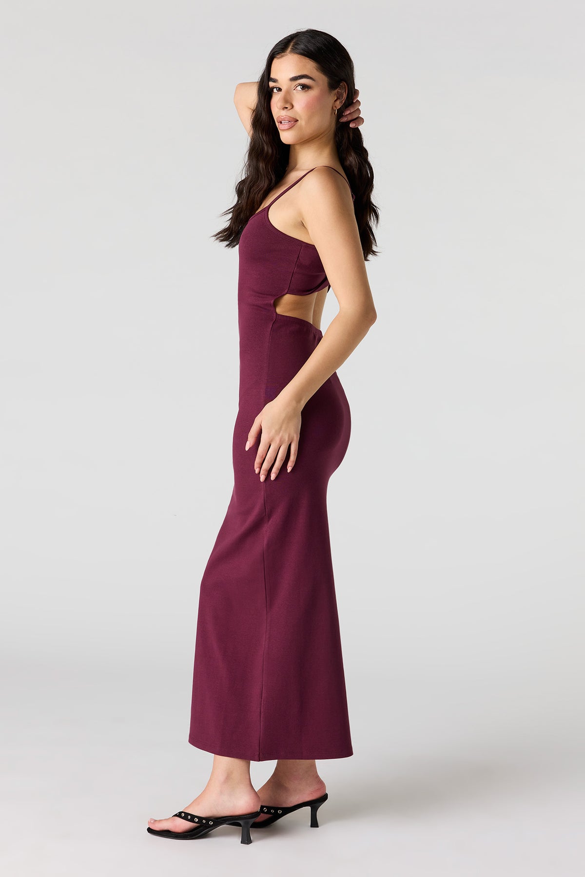 Vue alternative 2. Robe maxi avec découpes au dos et encolure dégagée