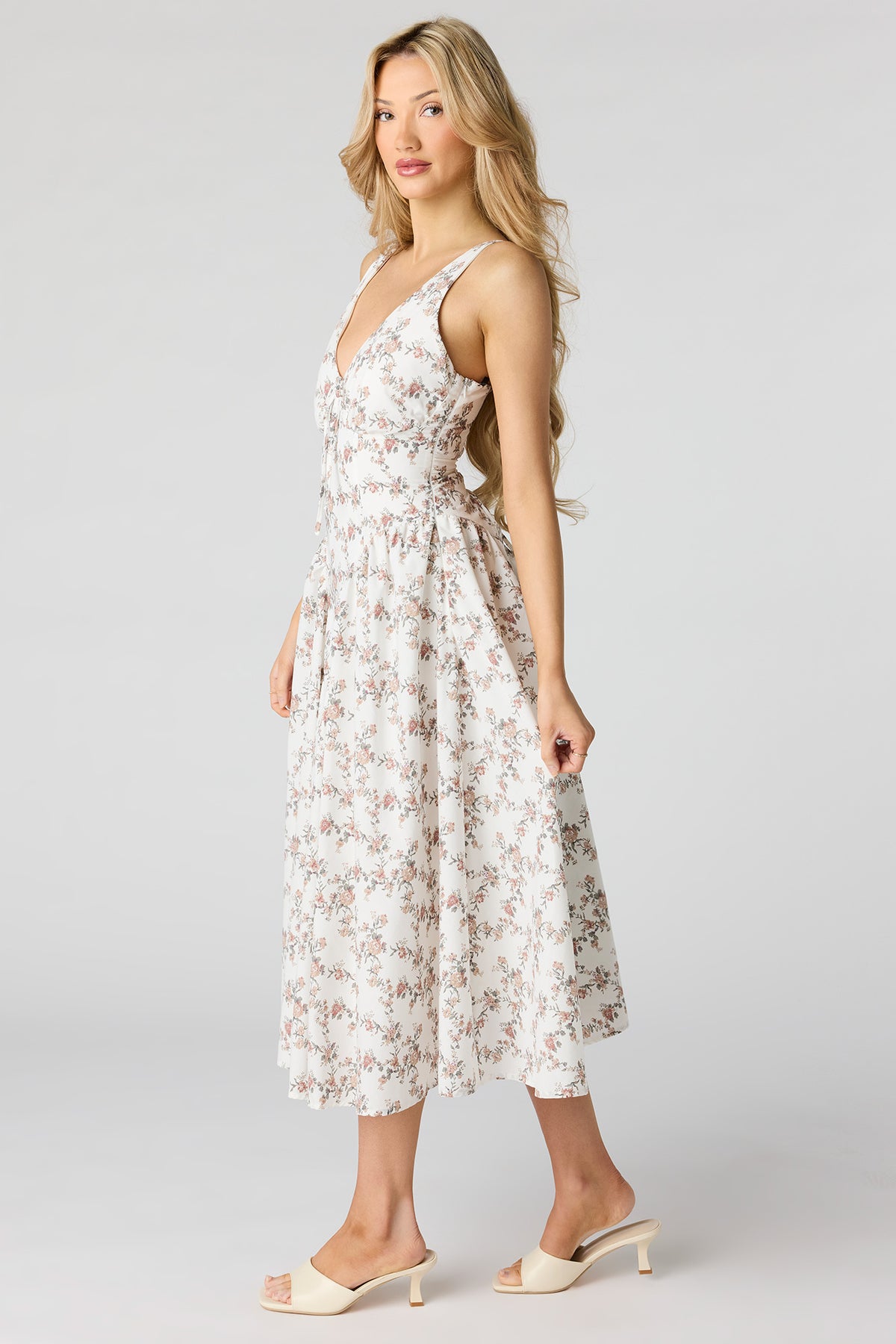 Vue alternative 2. Robe midi lacée au dos avec encolure en V