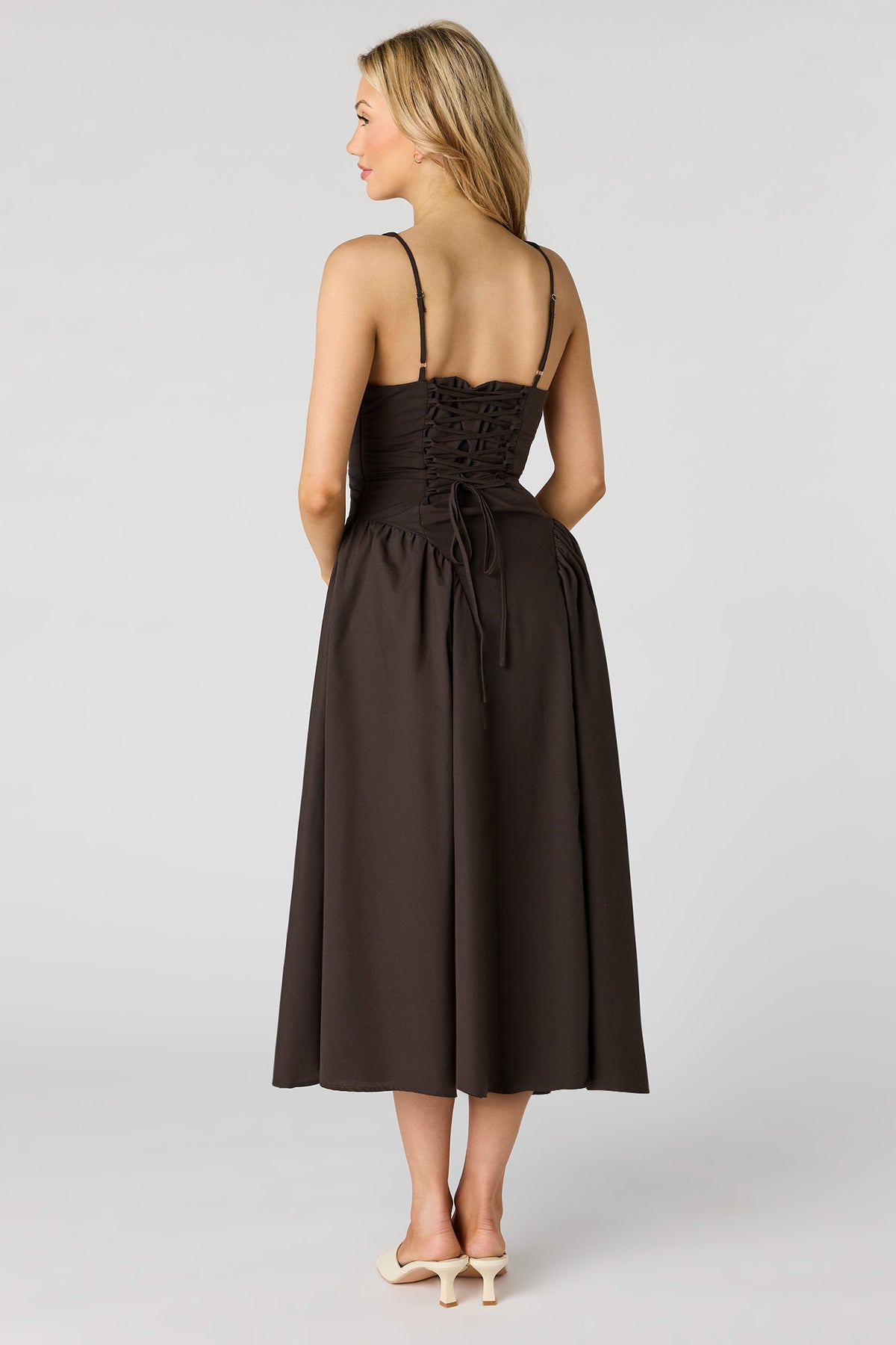 Vue alternative 3. Robe midi lacée au dos avec encolure en V