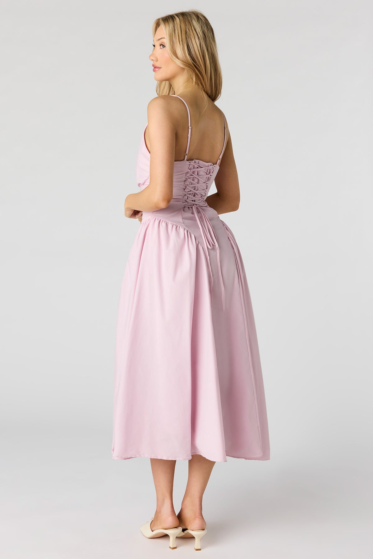 Vue alternative 3. Robe midi lacée au dos avec encolure en V