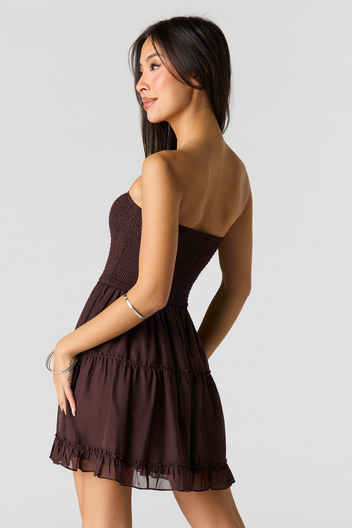 Vue alternative 2. Minirobe tubulaire volantée smockée en chiffon
