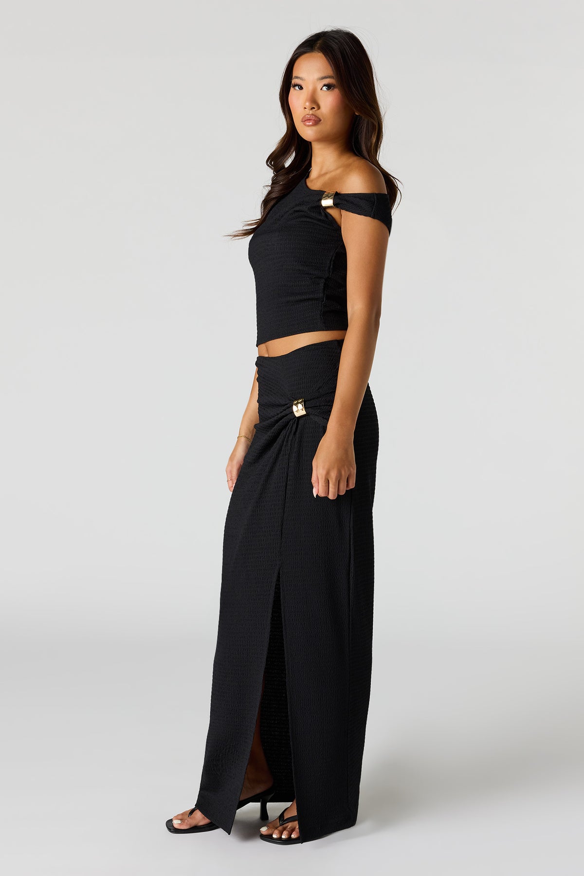 Alt View 2. Textured Slit Maxi Skirt - Black