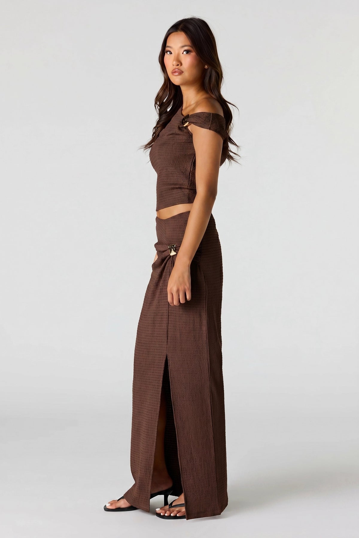 Alt View 2. Textured Slit Maxi Skirt - Brown