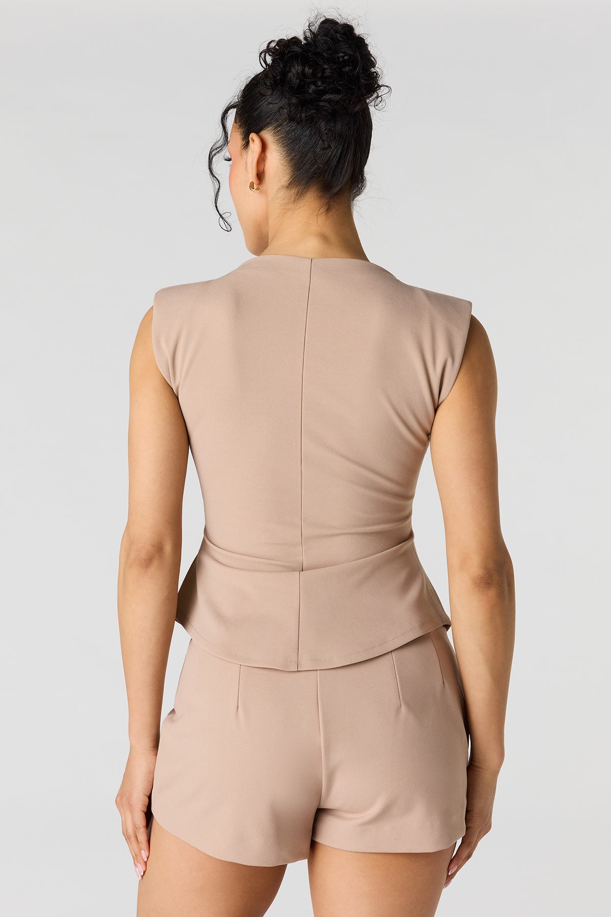 Vue alternative 2. Microshort ajusté
