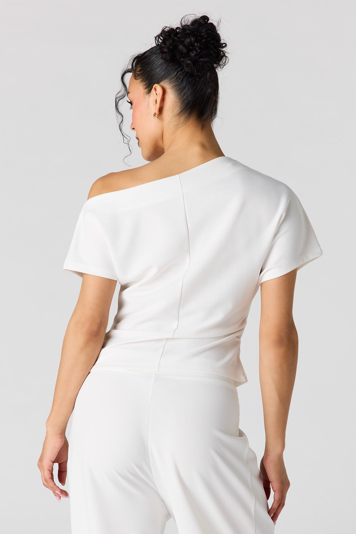 Alt View 2. Off Shoulder T-Shirt - White