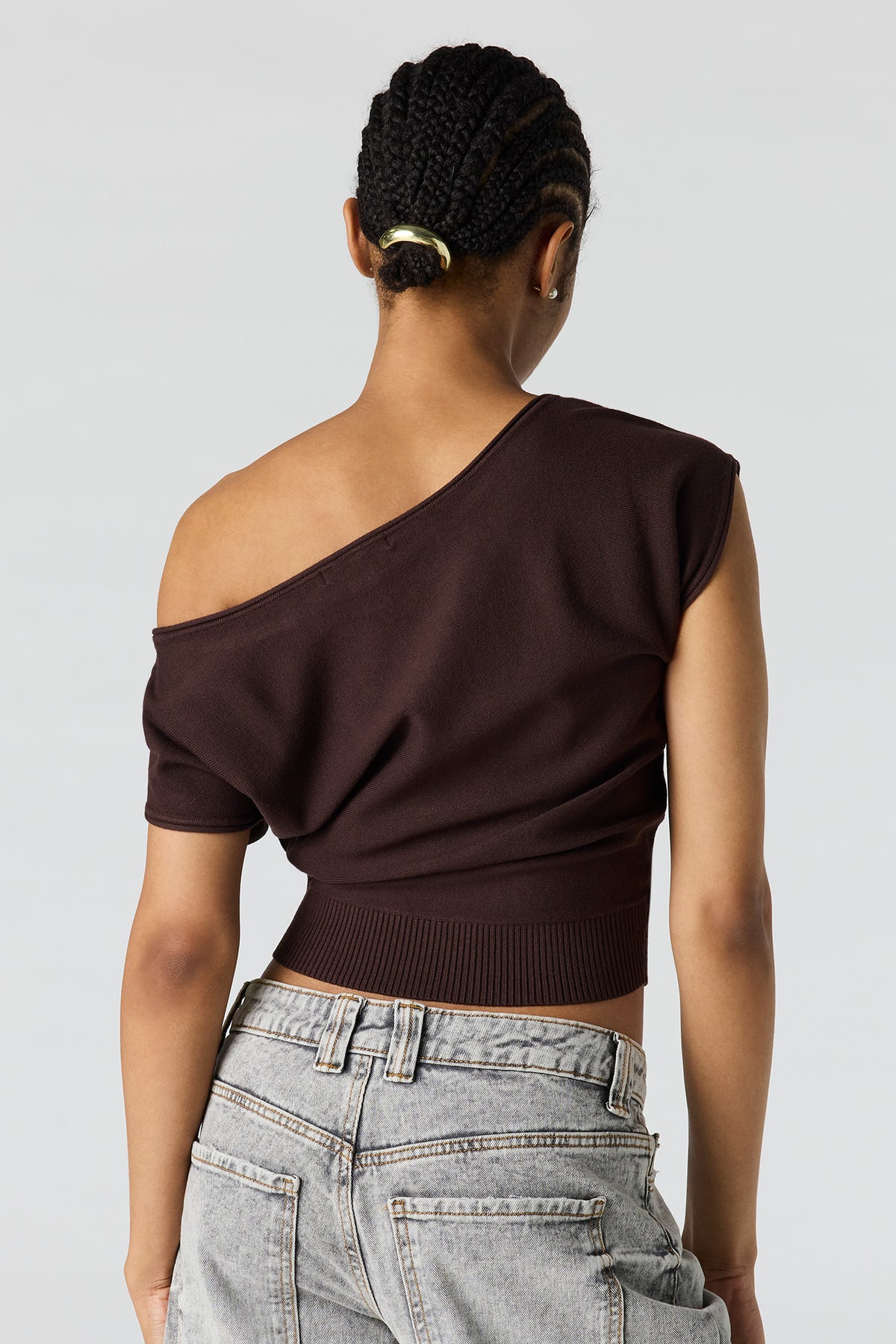 Vue alternative 2. Haut en tricot à épaule unique