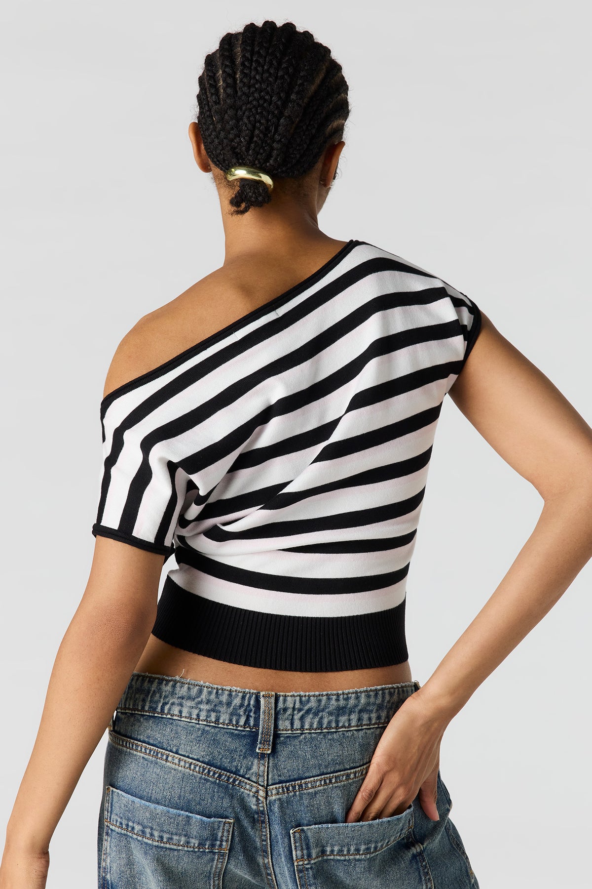 Vue alternative 2. Haut en tricot à épaule unique