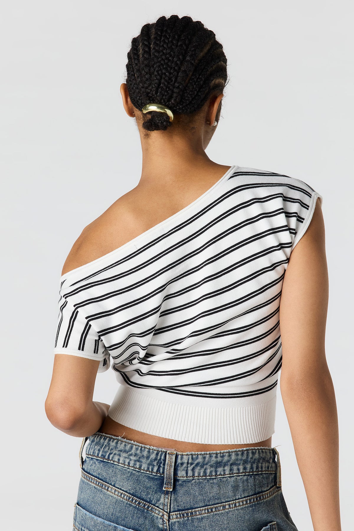 Vue alternative 2. Haut en tricot à épaule unique